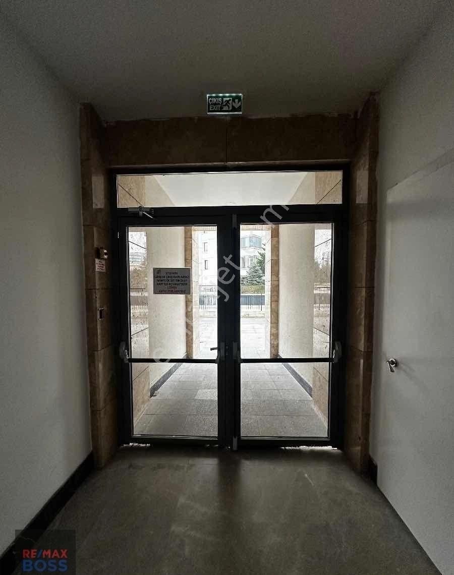 Nep Offıce'de Manzaralı Cephe'de Genış Ofıs Fırsatı - Görsel 17