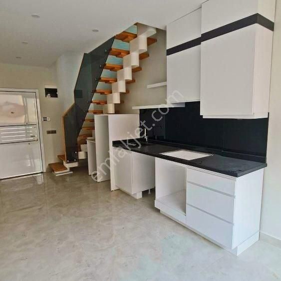 Alanya Mahmutlar’da Denize İlk Bina Lküks Sitede Lüks 1+1 Dubleks Daire - Görsel 12