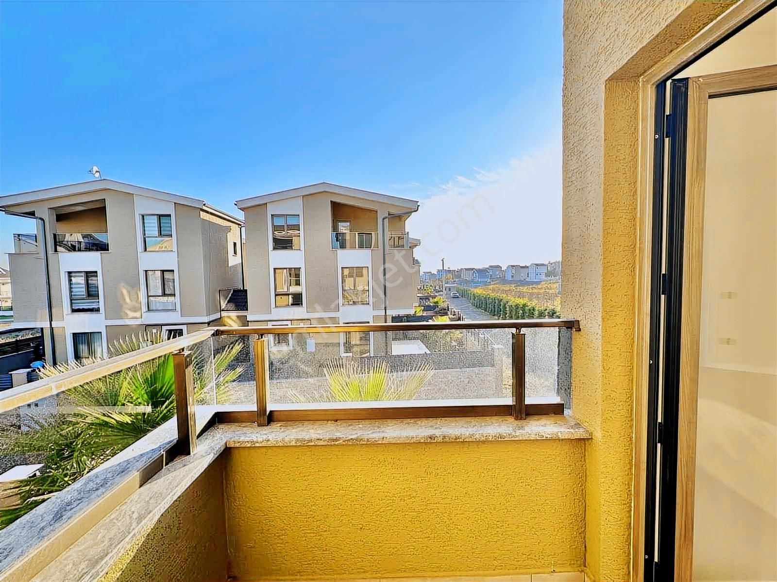 Megeden Yeniçiftlikte Site İçinde Satılık 4+1 Villa - Görsel 4