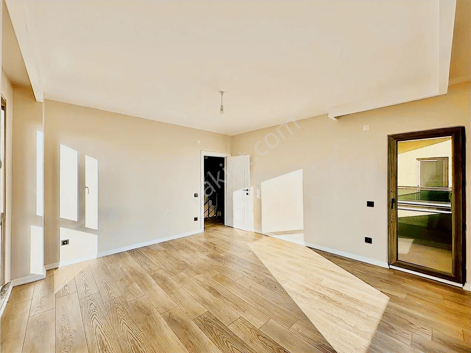 Megeden Yeniçiftlikte Site İçinde Satılık 4+1 Villa - Görsel 2