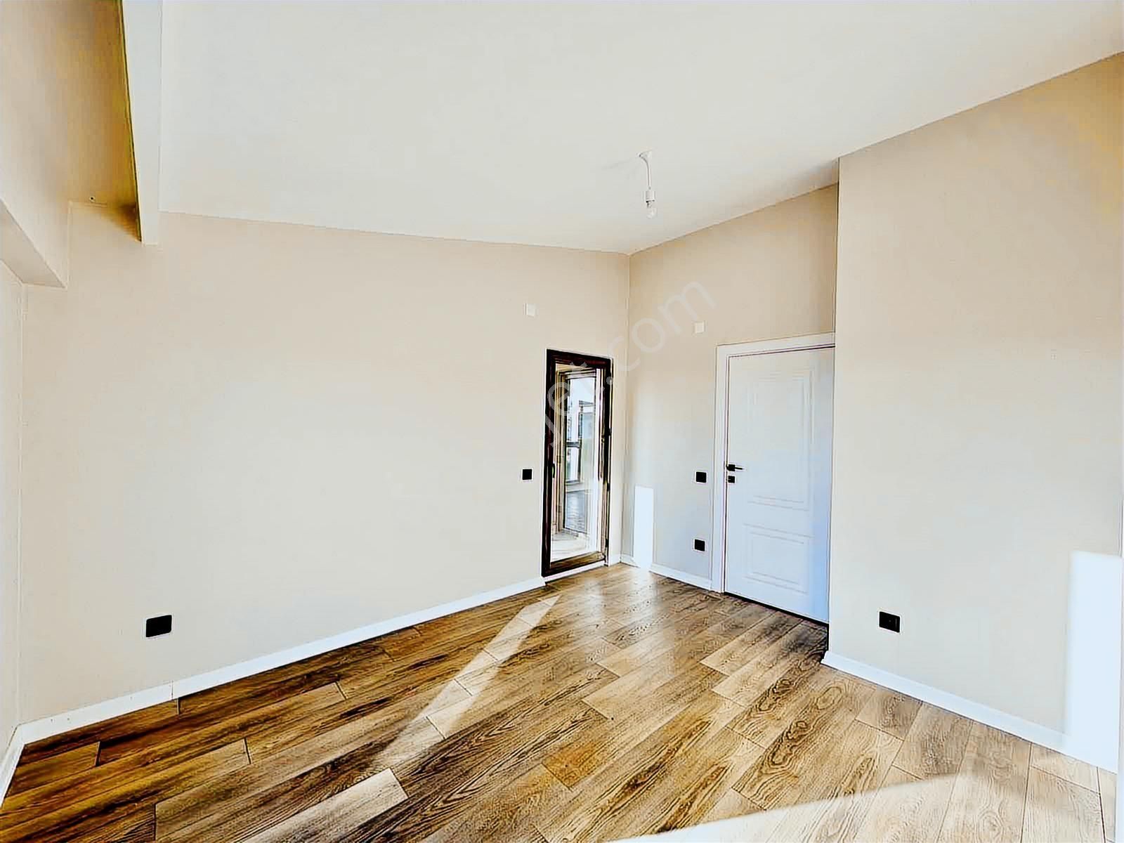 Megeden Yeniçiftlikte Site İçinde Satılık 4+1 Villa - Görsel 33