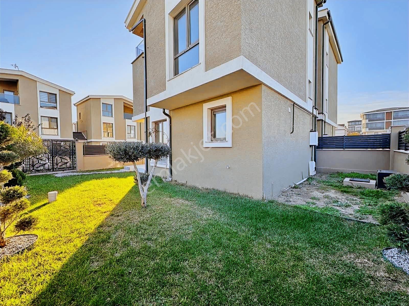 Megeden Yeniçiftlikte Site İçinde Satılık 4+1 Villa - Görsel 21