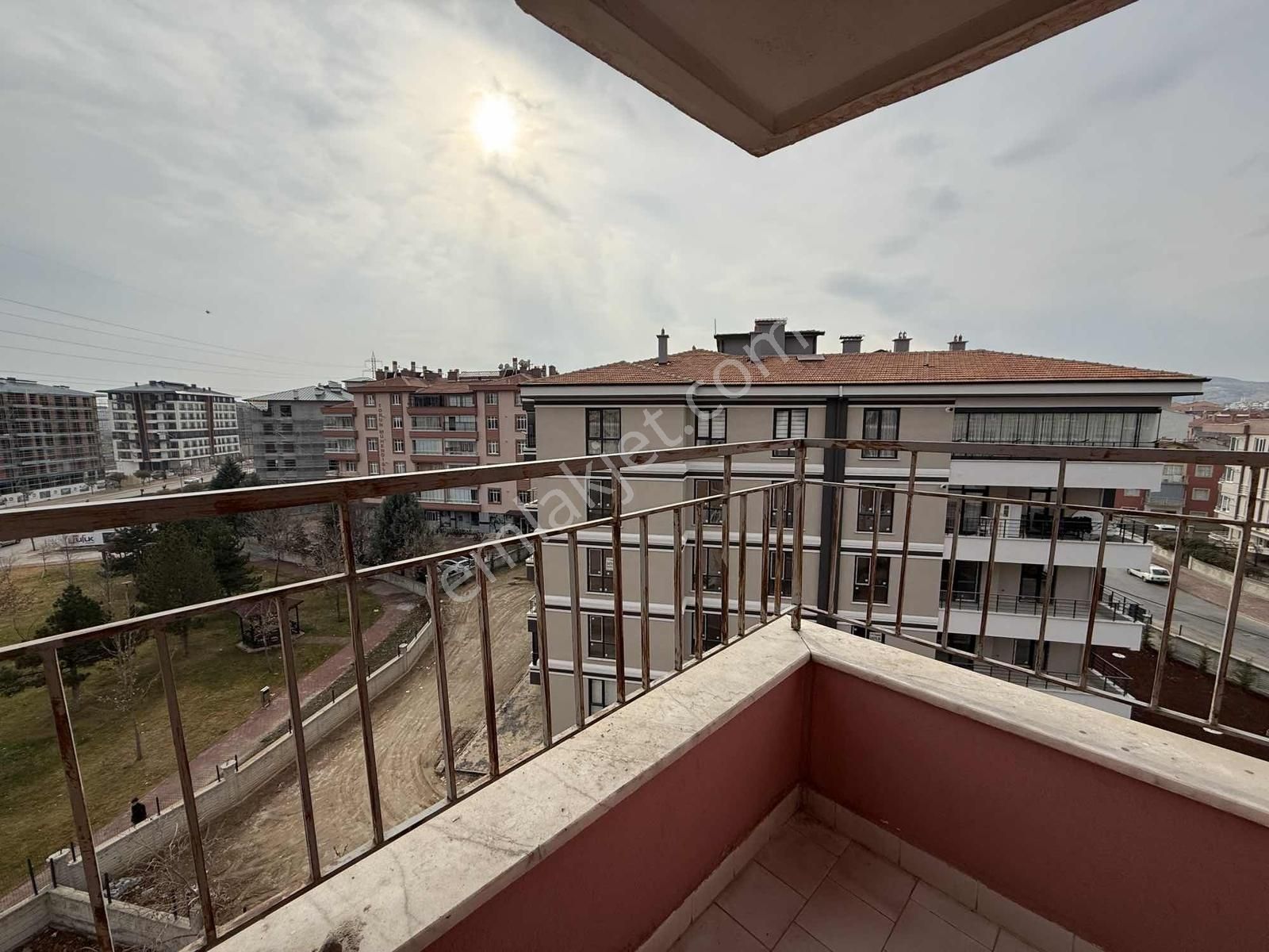 Genç Osman Caddesi Yakını Site İçi Ulaşımı Güçlü Satılık 3+1 - Görsel 18