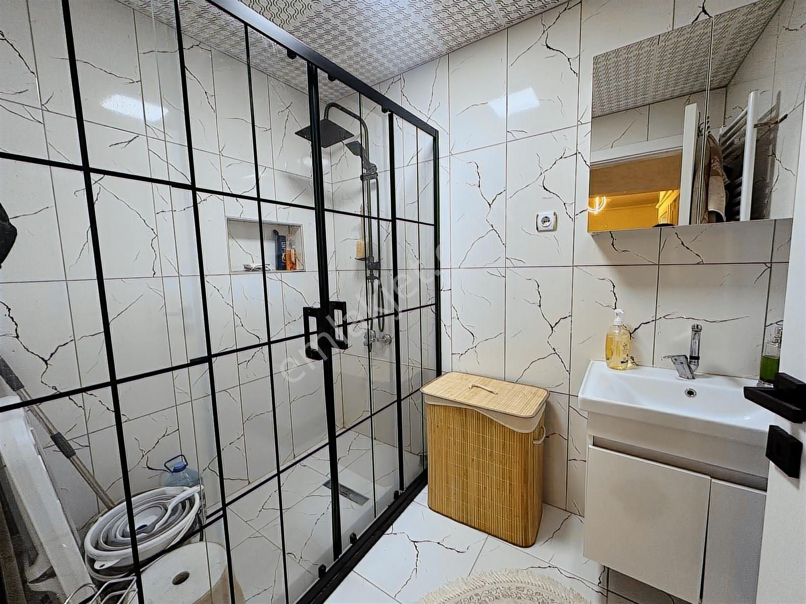 Keçiörende Site İçinde Geniş Teras Balkonlu Asansörlü Öncepheli - Görsel 14