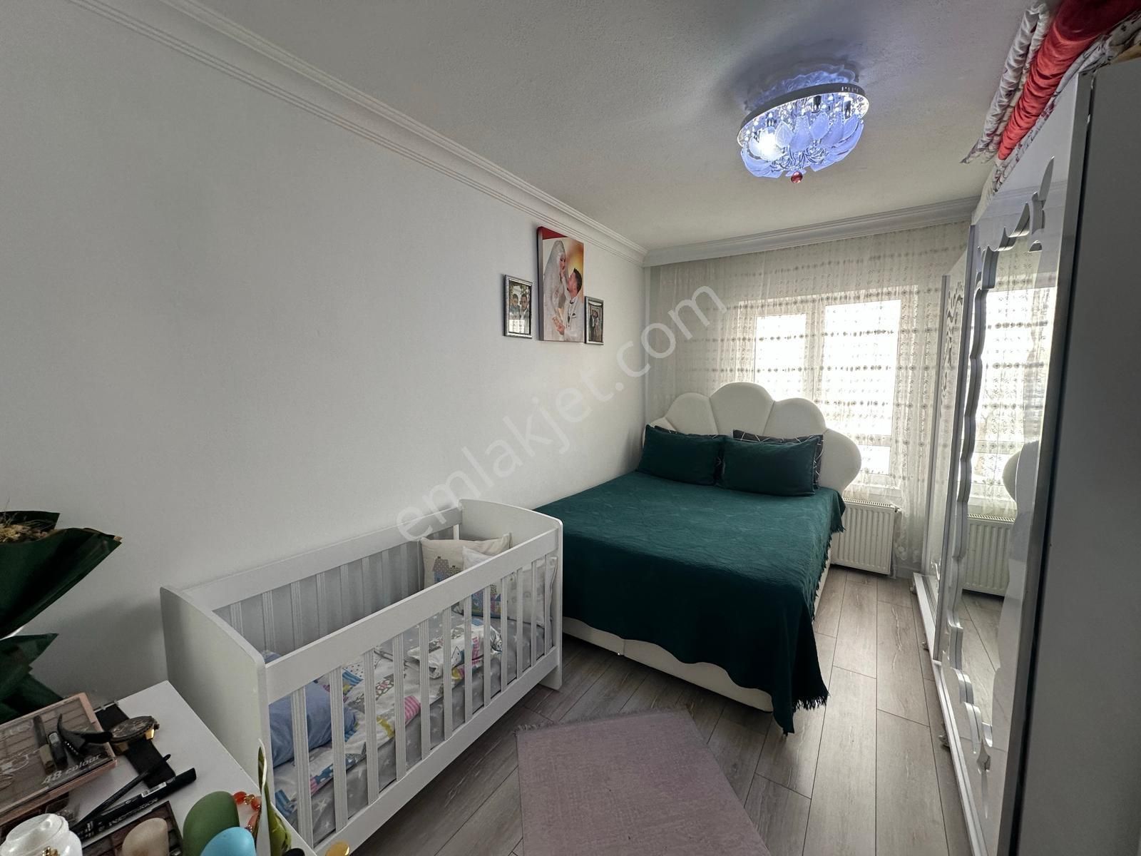 Keçiörende Site İçinde Geniş Teras Balkonlu Asansörlü Öncepheli - Görsel 12