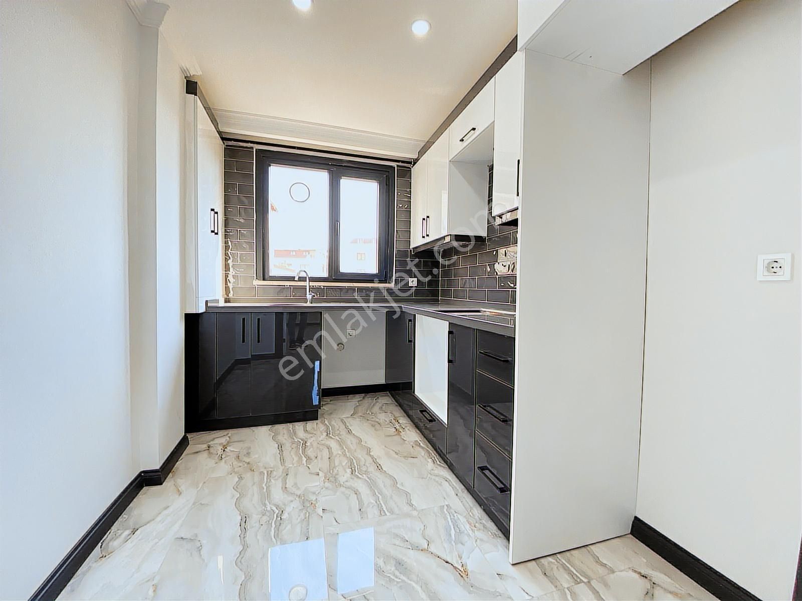 Focus'tan Metro Ve E-5 Yakın,sıfır,iskanlı,geniş,a.otoparklı,3+1 - Görsel 4