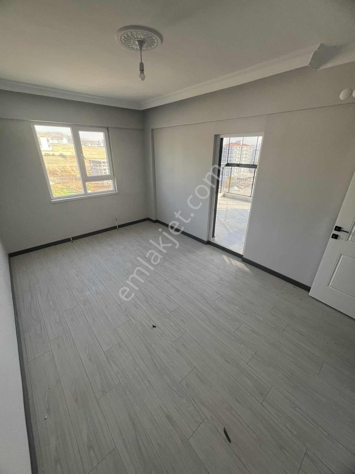 Kuzey Emlaktan Yakacık Bulvarında Ara Kat Acil Satılık Daire - Görsel 2