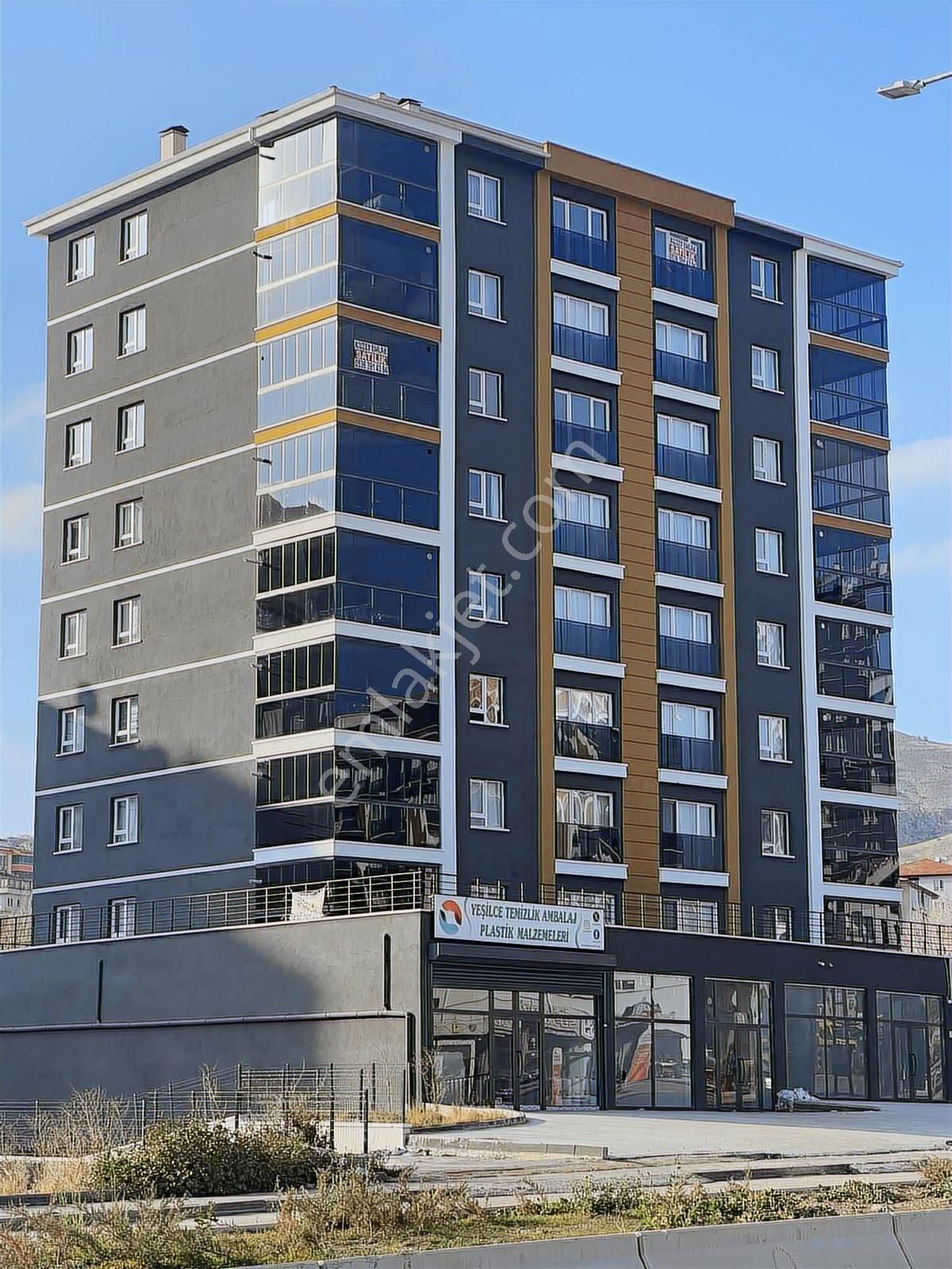 Kuzey Emlaktan Yakacık Bulvarında Ara Kat Acil Satılık Daire