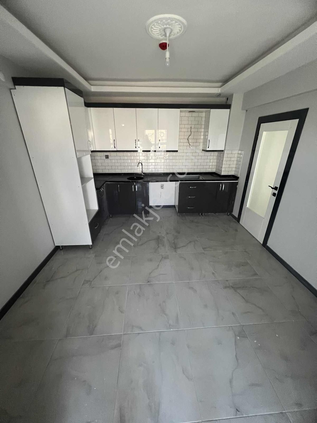 Kuzey Emlaktan Yakacık Bulvarında Ara Kat Acil Satılık Daire - Görsel 15