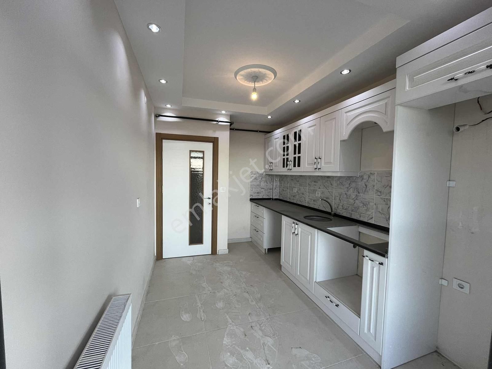 Tuğradan Bulvara Cephe İskanlı Sıfır 2+1 Satılık Daireler - Görsel 3