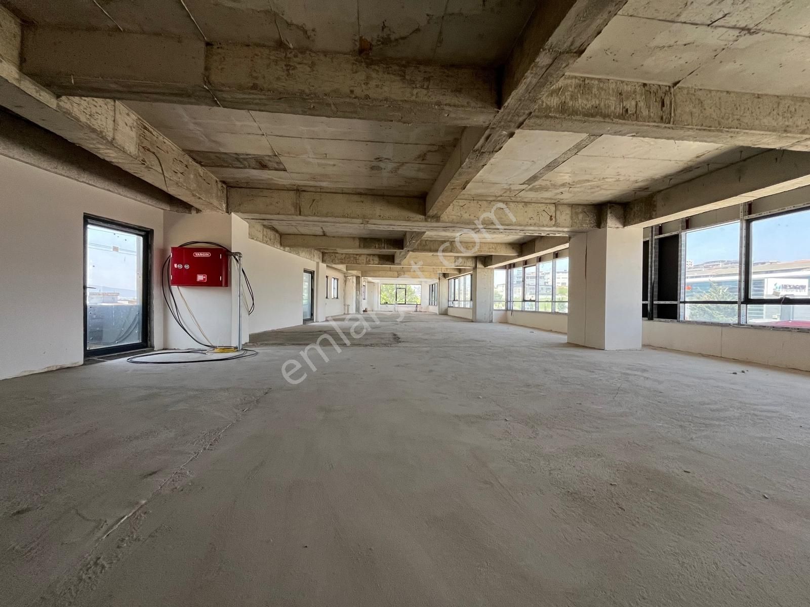 İzmir Yolu Üzerinde Geniş Otopark Alanına Sahip Kiralık Ofis - Görsel 17