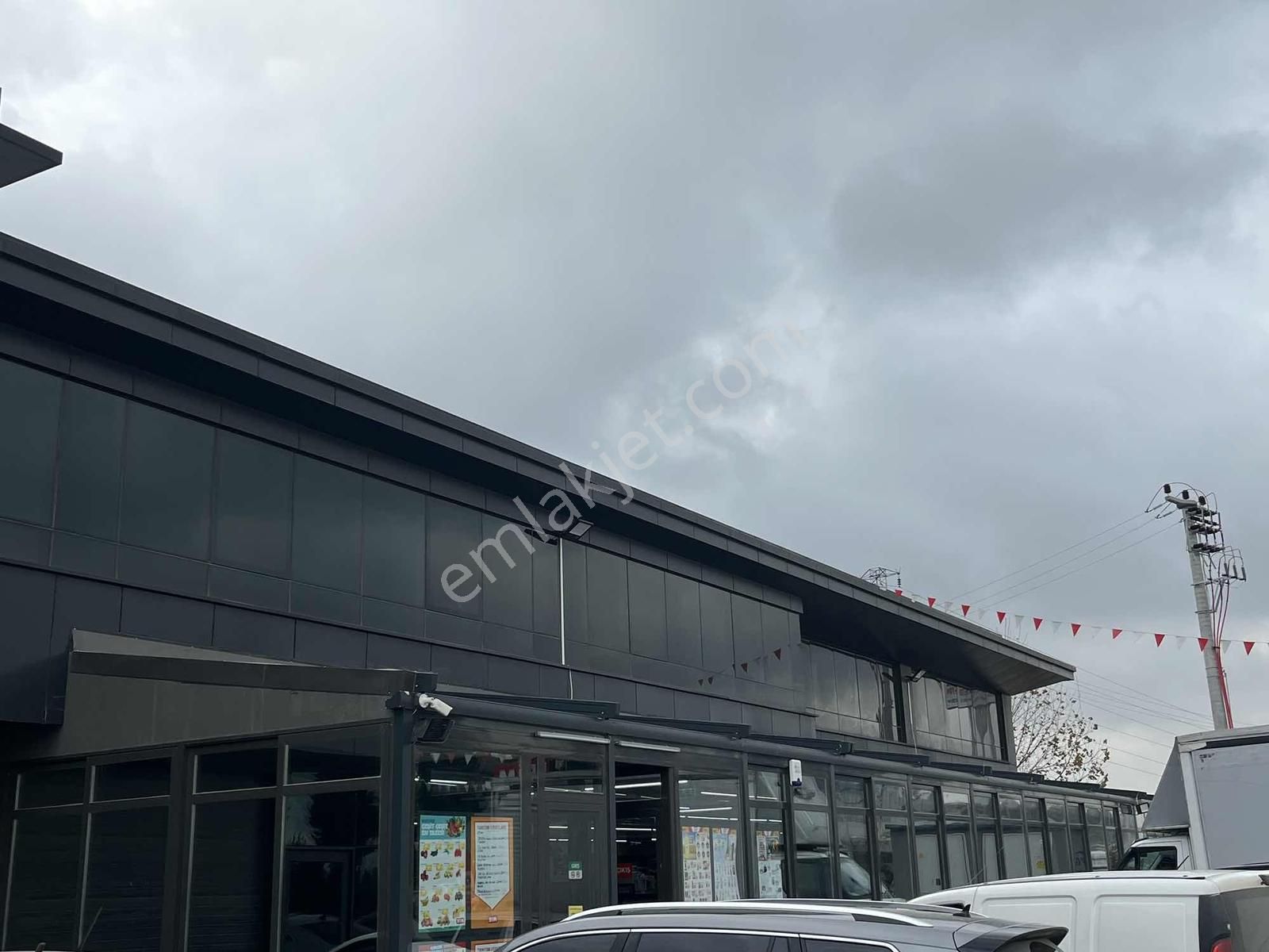 İzmir Yolu Üzerinde Geniş Otopark Alanına Sahip Kiralık Ofis - Görsel 23