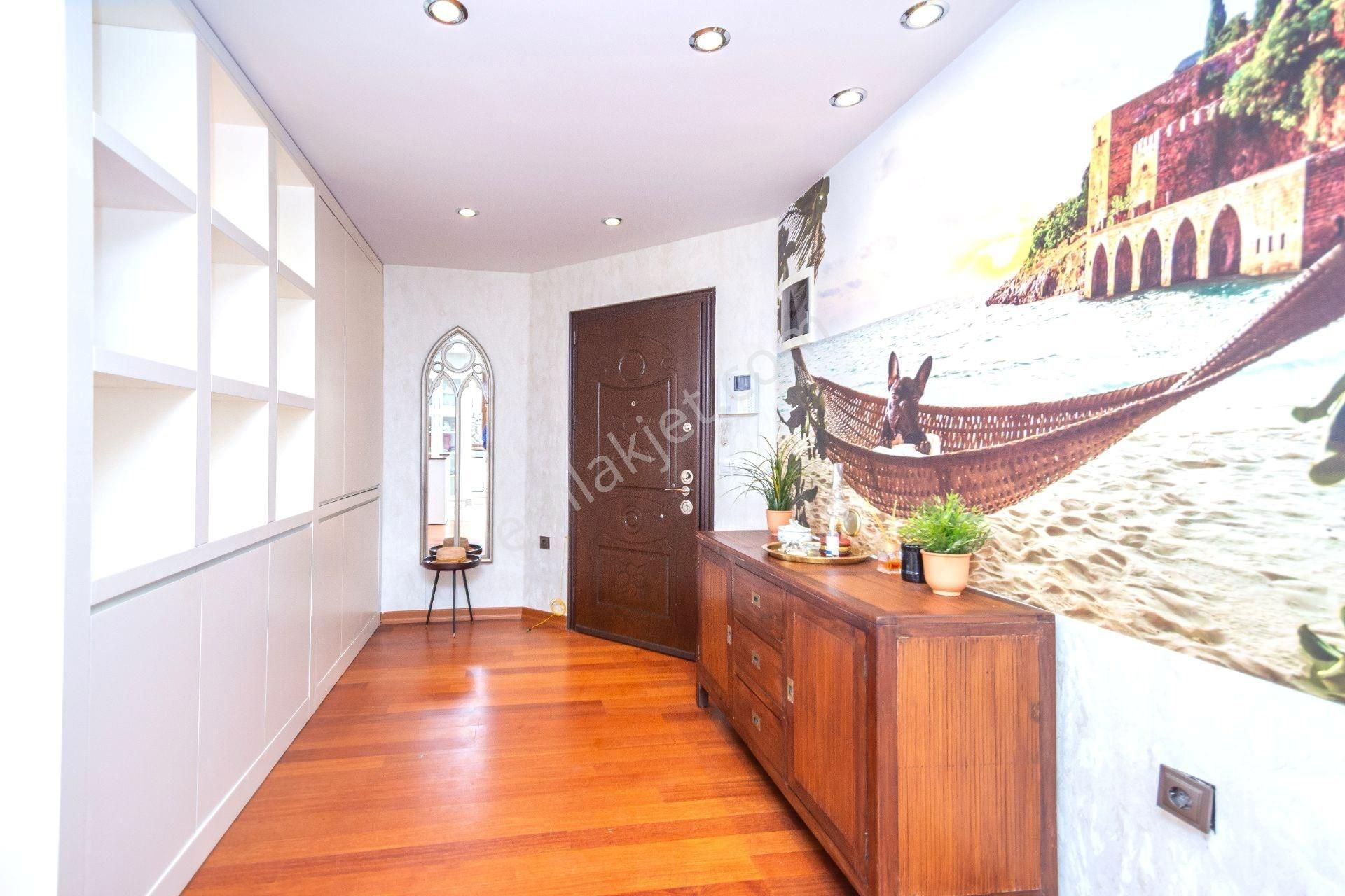 Alanya / Oba İkamete Uygun Denize Sıfır 3+1 Daire - Görsel 16