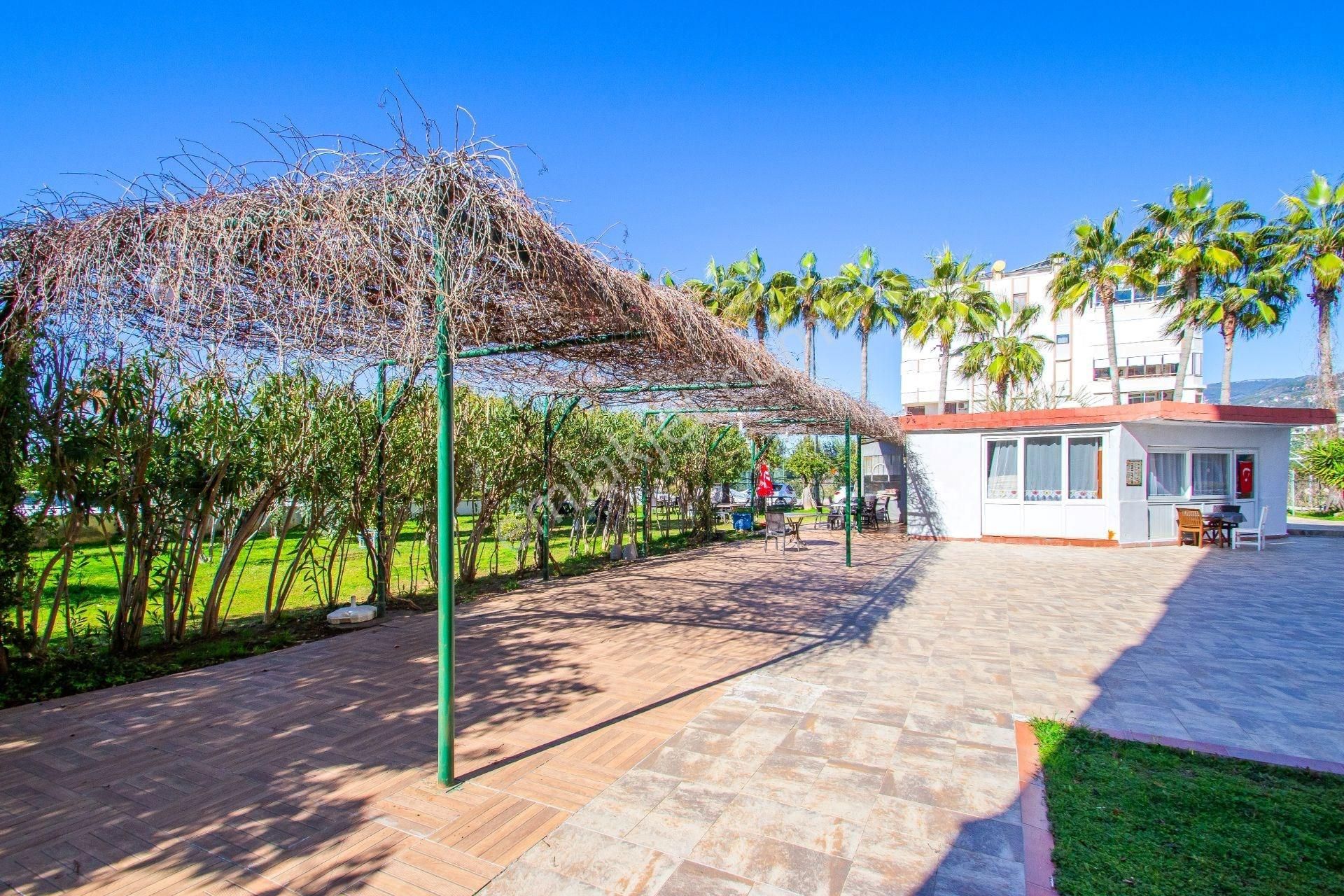 Alanya / Oba İkamete Uygun Denize Sıfır 3+1 Daire - Görsel 27