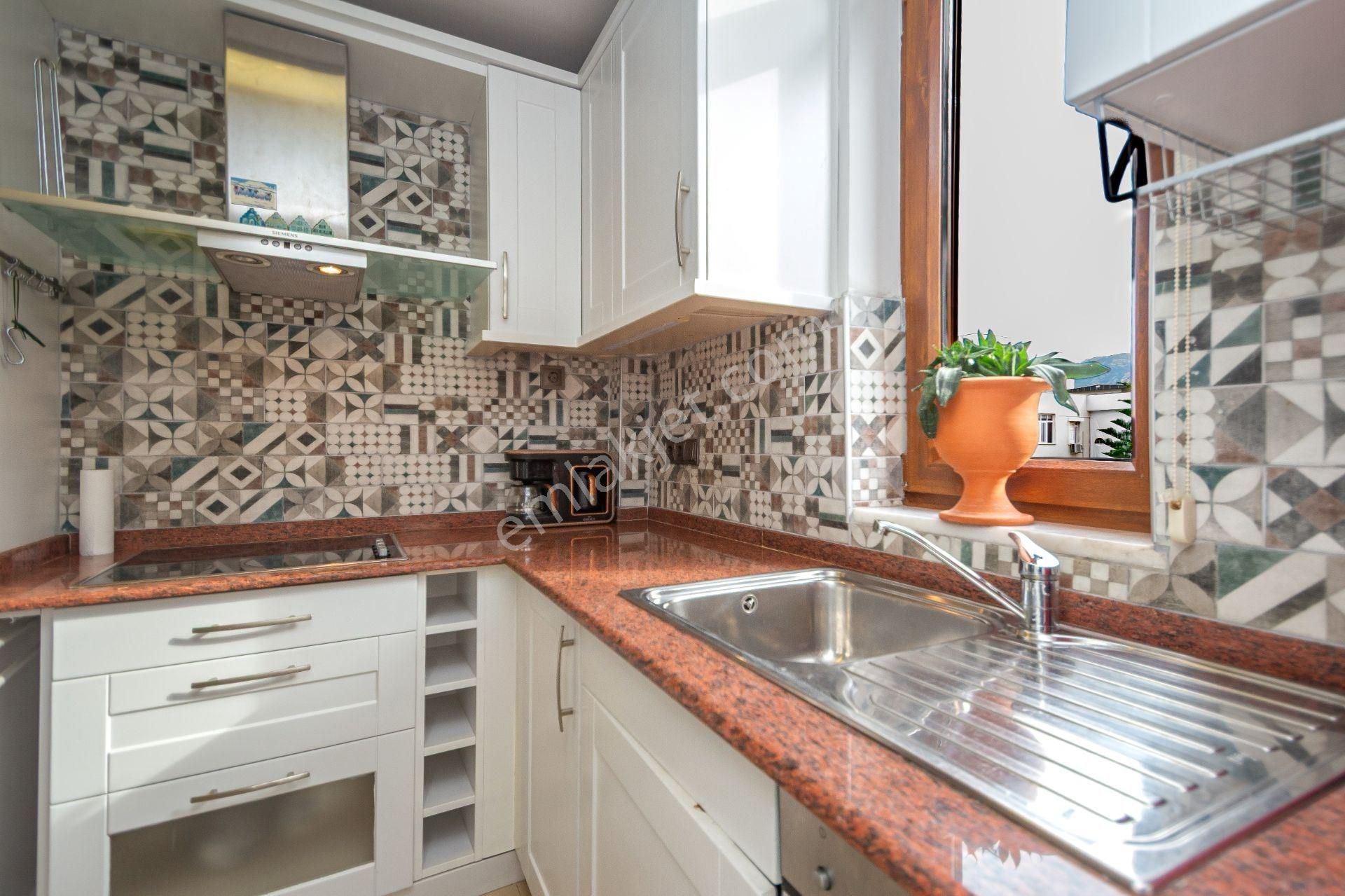 Alanya / Oba İkamete Uygun Denize Sıfır 3+1 Daire - Görsel 9