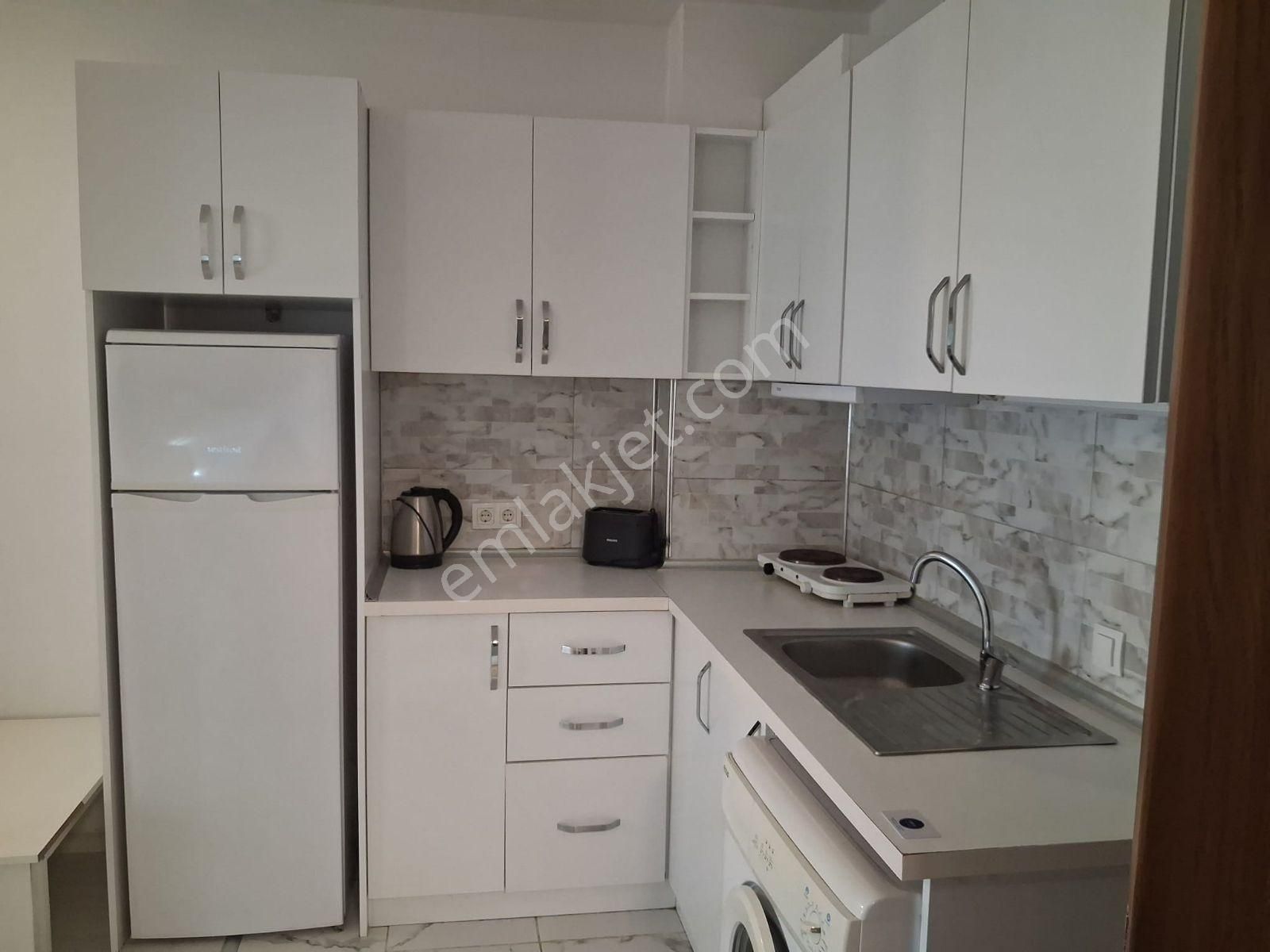 Kuşadasında Otogar Arkası Merkez De Havuzlu Sitede Eşyalı 1+1 - Görsel 4