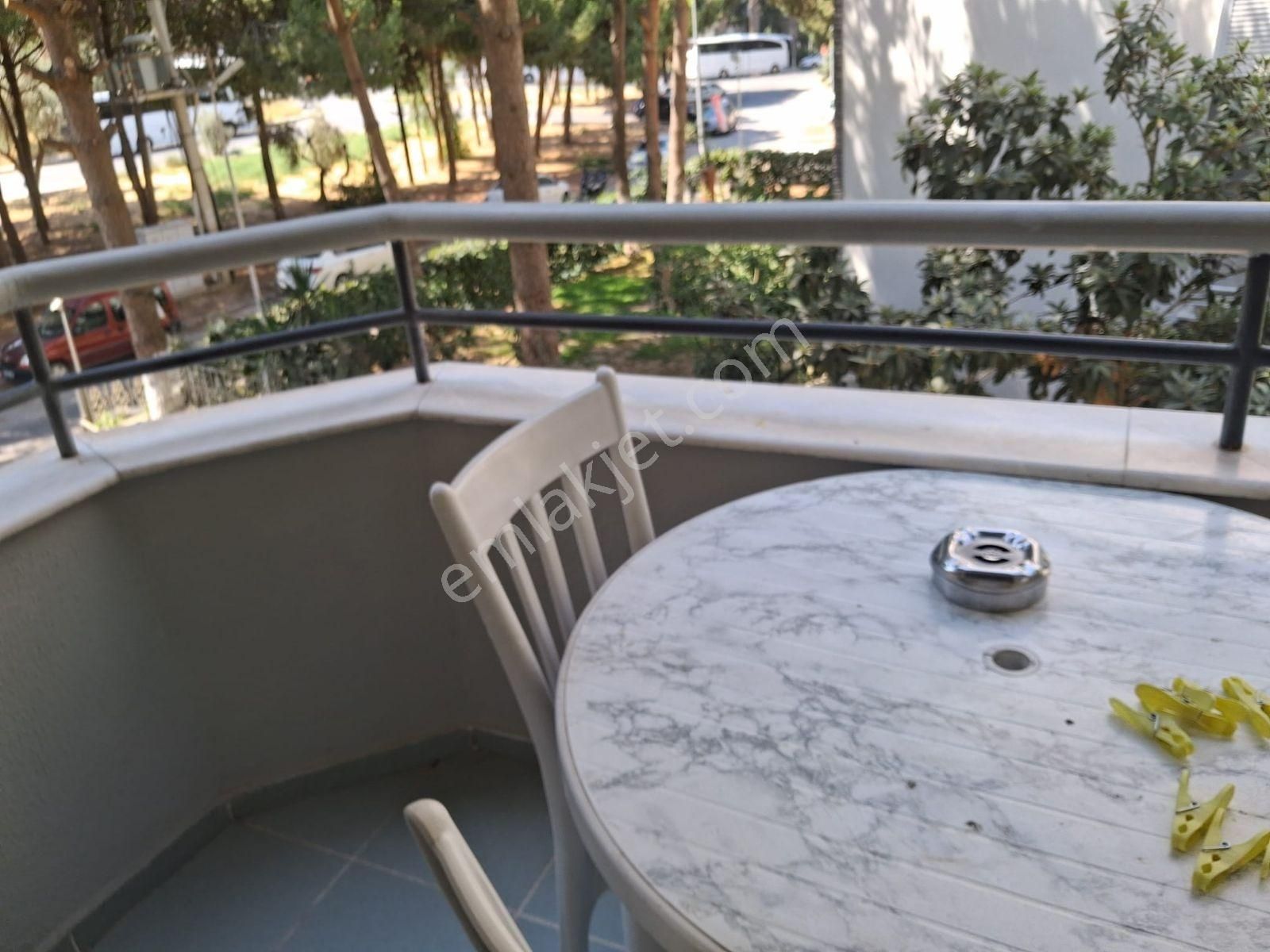 Kuşadasında Otogar Arkası Merkez De Havuzlu Sitede Eşyalı 1+1 - Görsel 21