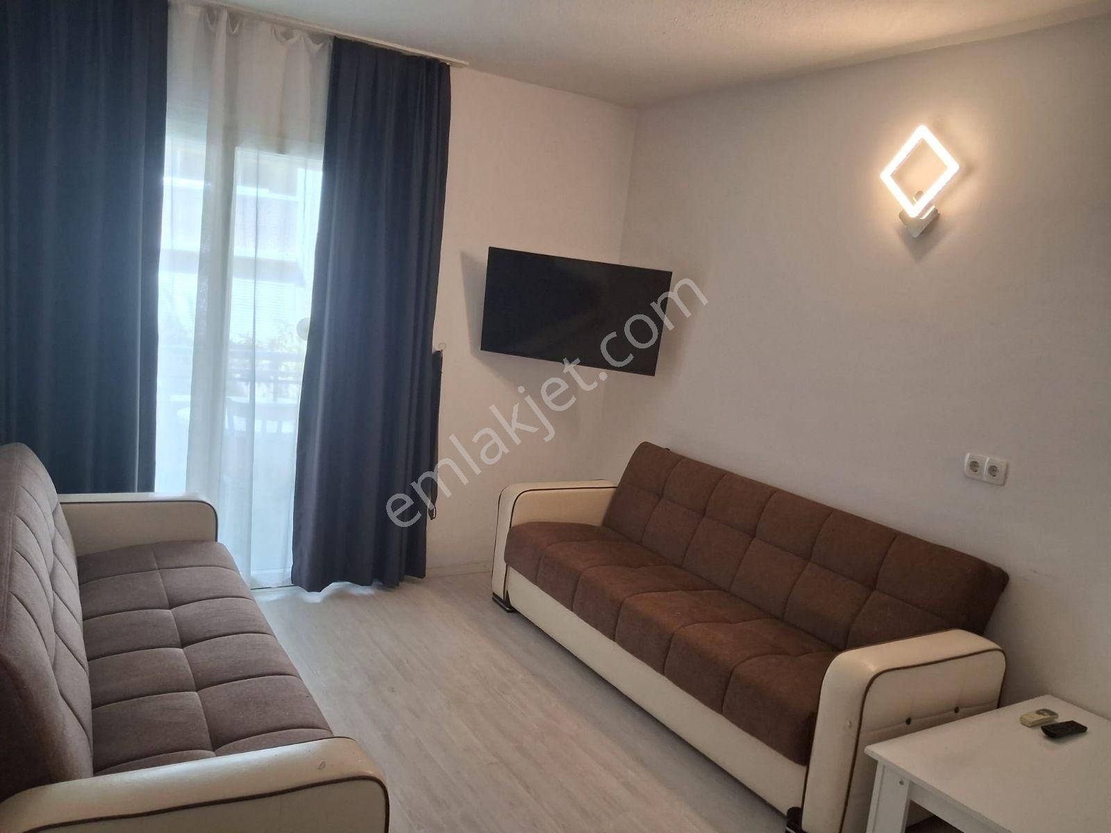 Kuşadasında Otogar Arkası Merkez De Havuzlu Sitede Eşyalı 1+1 - Görsel 11