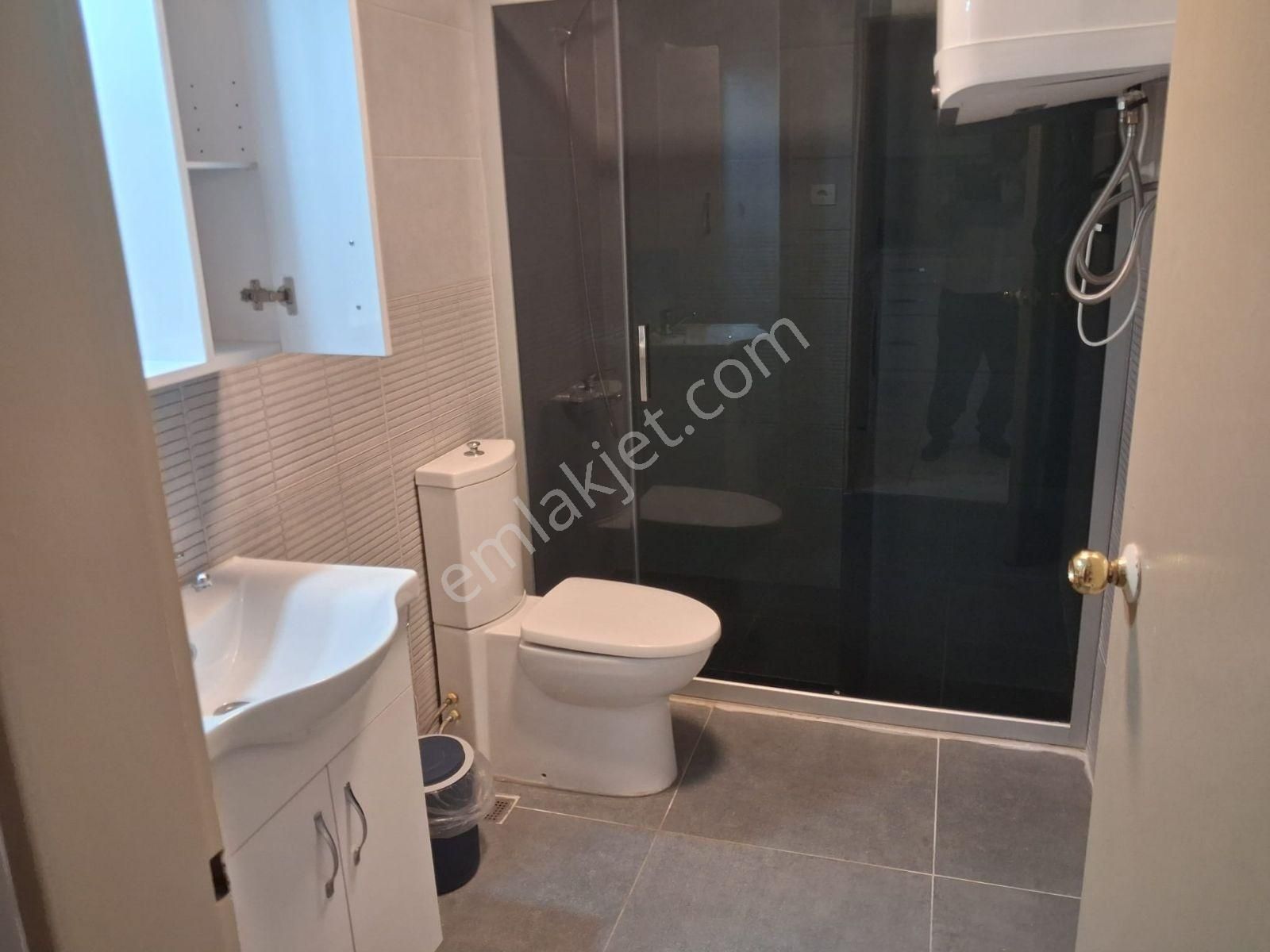 Kuşadasında Otogar Arkası Merkez De Havuzlu Sitede Eşyalı 1+1 - Görsel 6