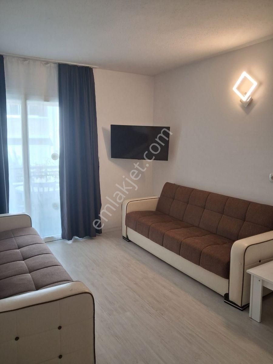 Kuşadasında Otogar Arkası Merkez De Havuzlu Sitede Eşyalı 1+1 - Görsel 13