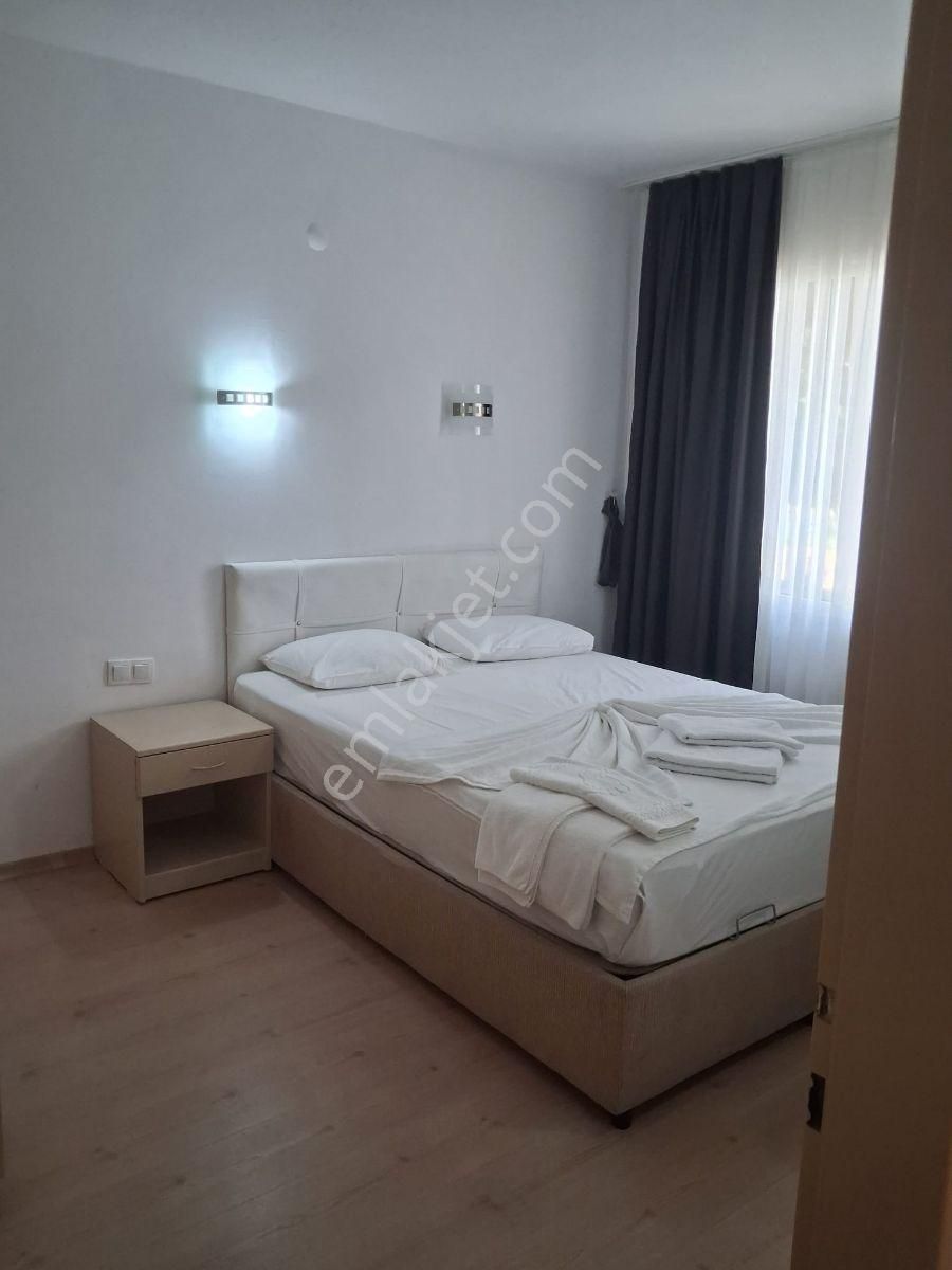 Kuşadasında Otogar Arkası Merkez De Havuzlu Sitede Eşyalı 1+1 - Görsel 8