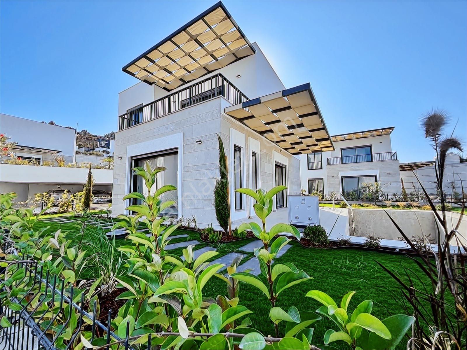 Bodrum Ortakentte Doğa & Deniz Manzaralı Özel Havuzlu 3+1 Villa