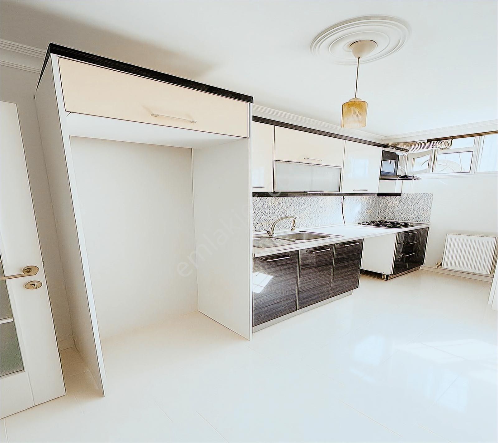 Kavaklı Merkezi'nde İster Oturum İster Yatırıma Uygun 3+1 Fırsat - Görsel 9