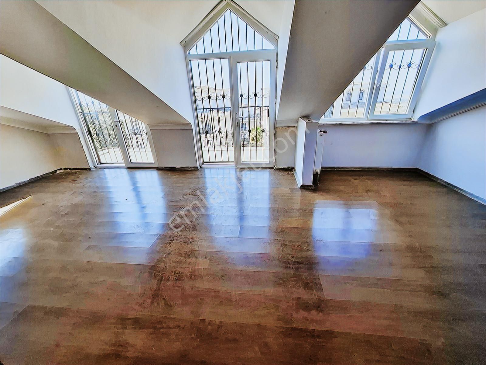 Çalı Gümüşlükte Panoramik Şehir Manzaralı Sıfır Tribleks Villa - Görsel 33