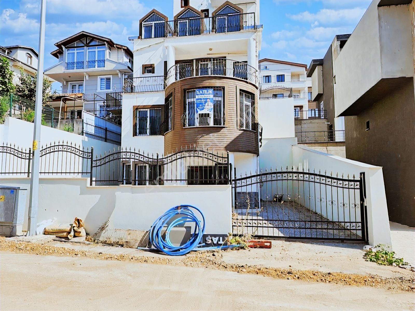 Çalı Gümüşlükte Panoramik Şehir Manzaralı Sıfır Tribleks Villa - Görsel 6