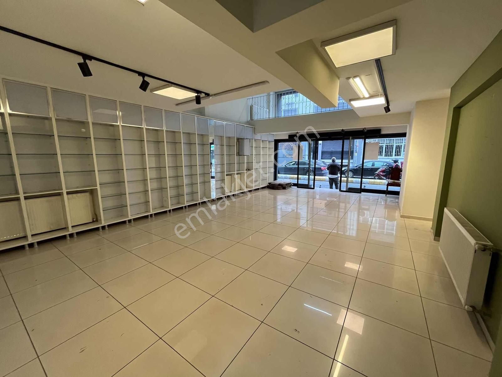 Hasırcıbaşı Caddesinde Vitrin Değeri Yüksek 325 M² Mağaza - Görsel 2