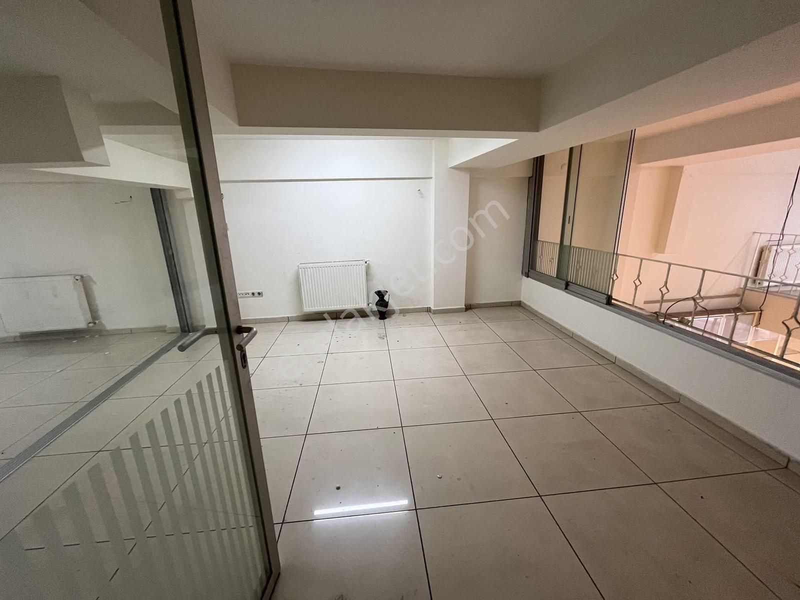 Hasırcıbaşı Caddesinde Vitrin Değeri Yüksek 325 M² Mağaza - Görsel 4