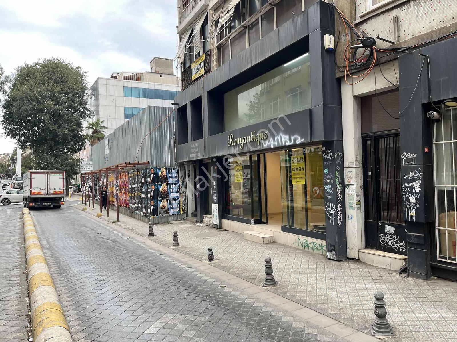 Hasırcıbaşı Caddesinde Vitrin Değeri Yüksek 325 M² Mağaza