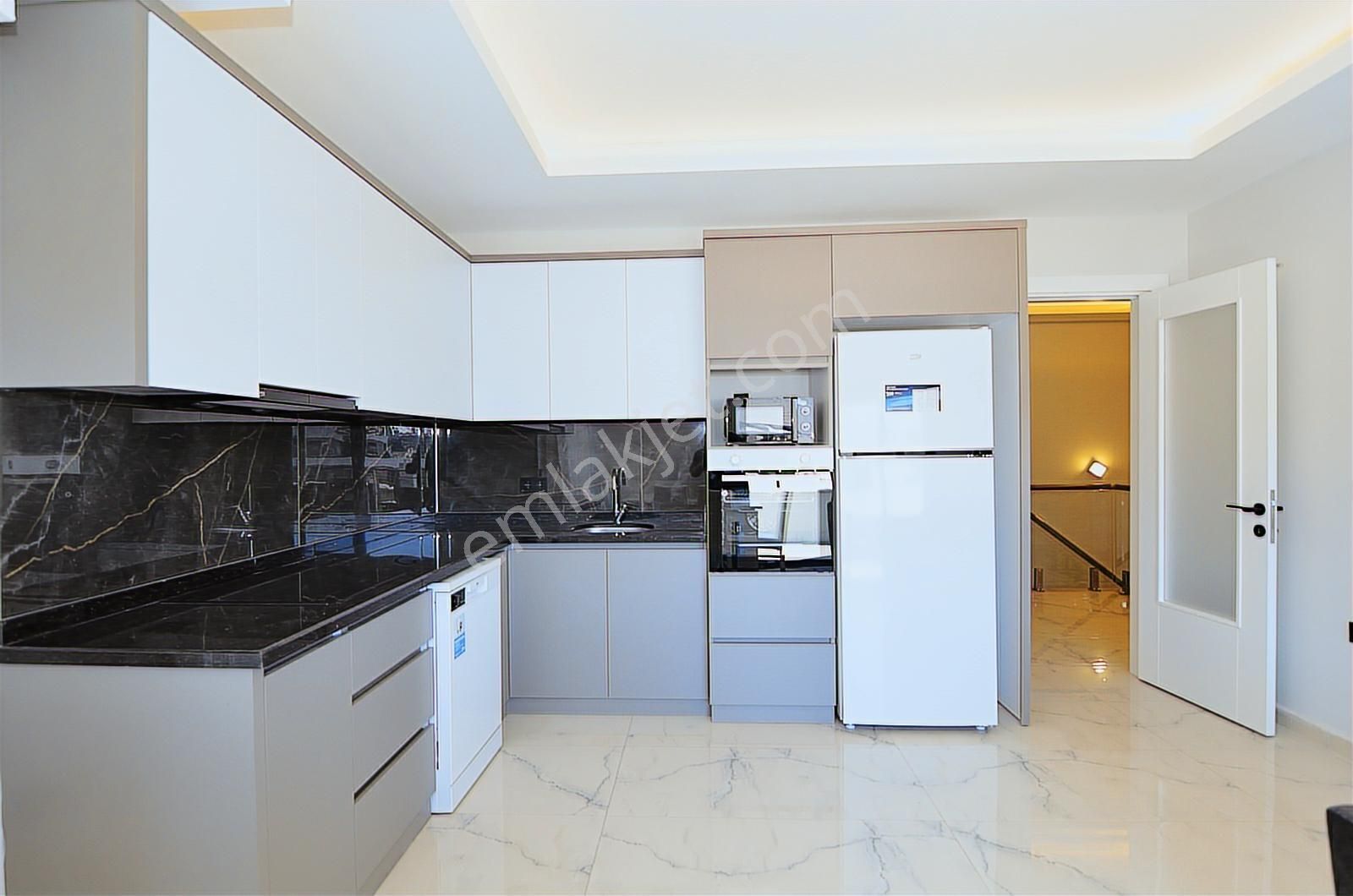 Alanya Oba Mahallesi Kiralık Full Eşyalı 3+1 Dubleks Daire - Görsel 13