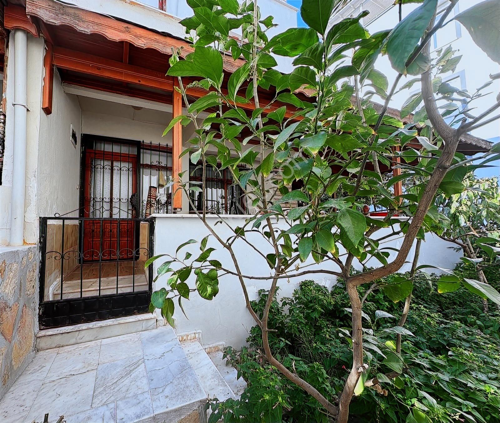 Çanakkale Küçükkuyuda Site İçinde Bahçeli Satılık Villa