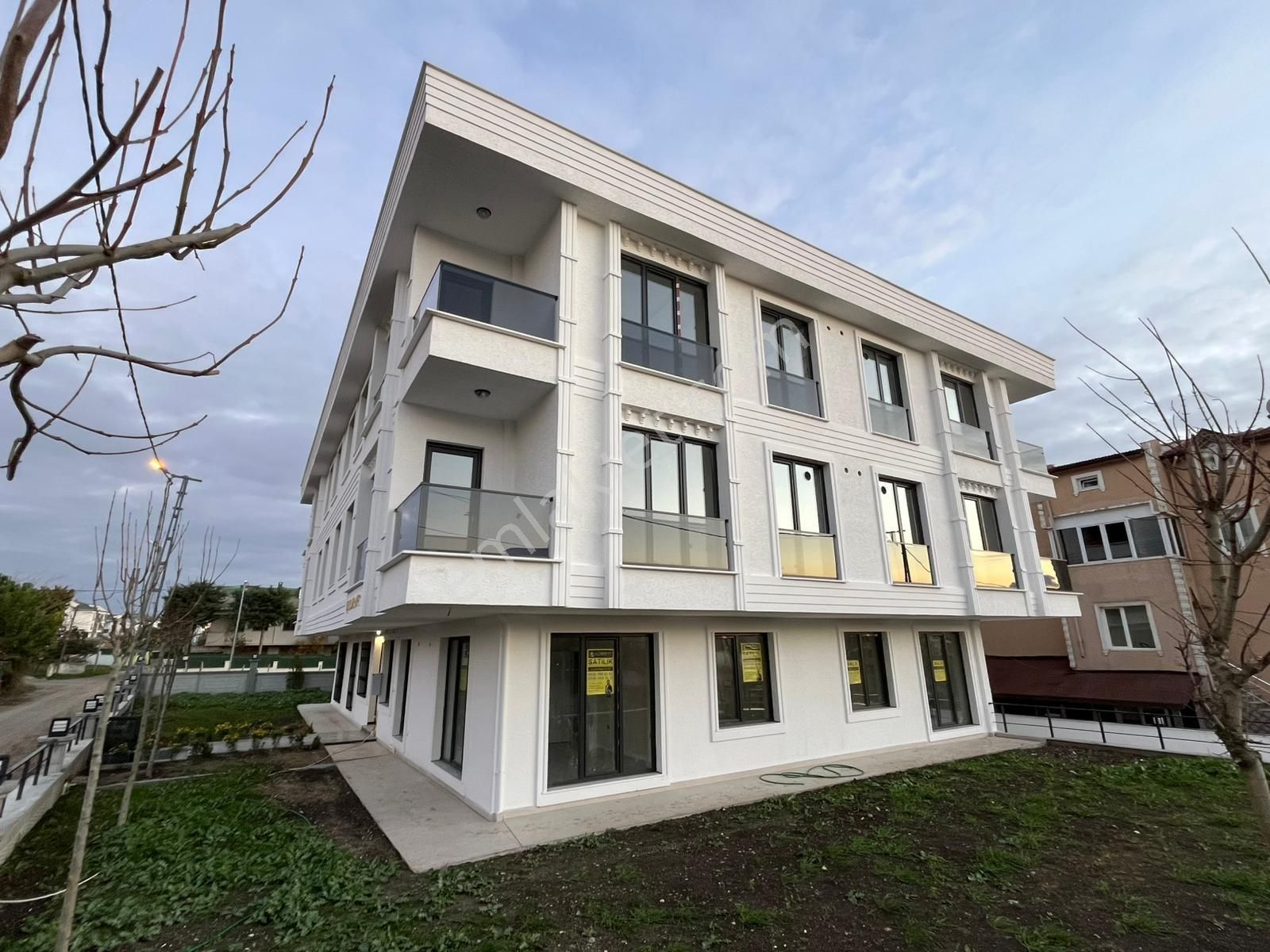 Büyükçekmece Kamilob'da Sıfır Bahçe Katı 2+1 Satılık Daire
