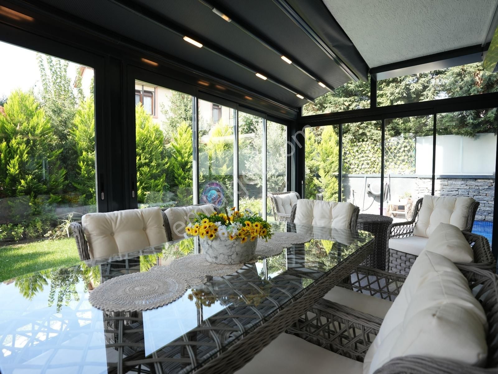 Büyükçekmece Güzelcede Lüks Denize Yakın Havuzlu Satılık Villa - Görsel 11