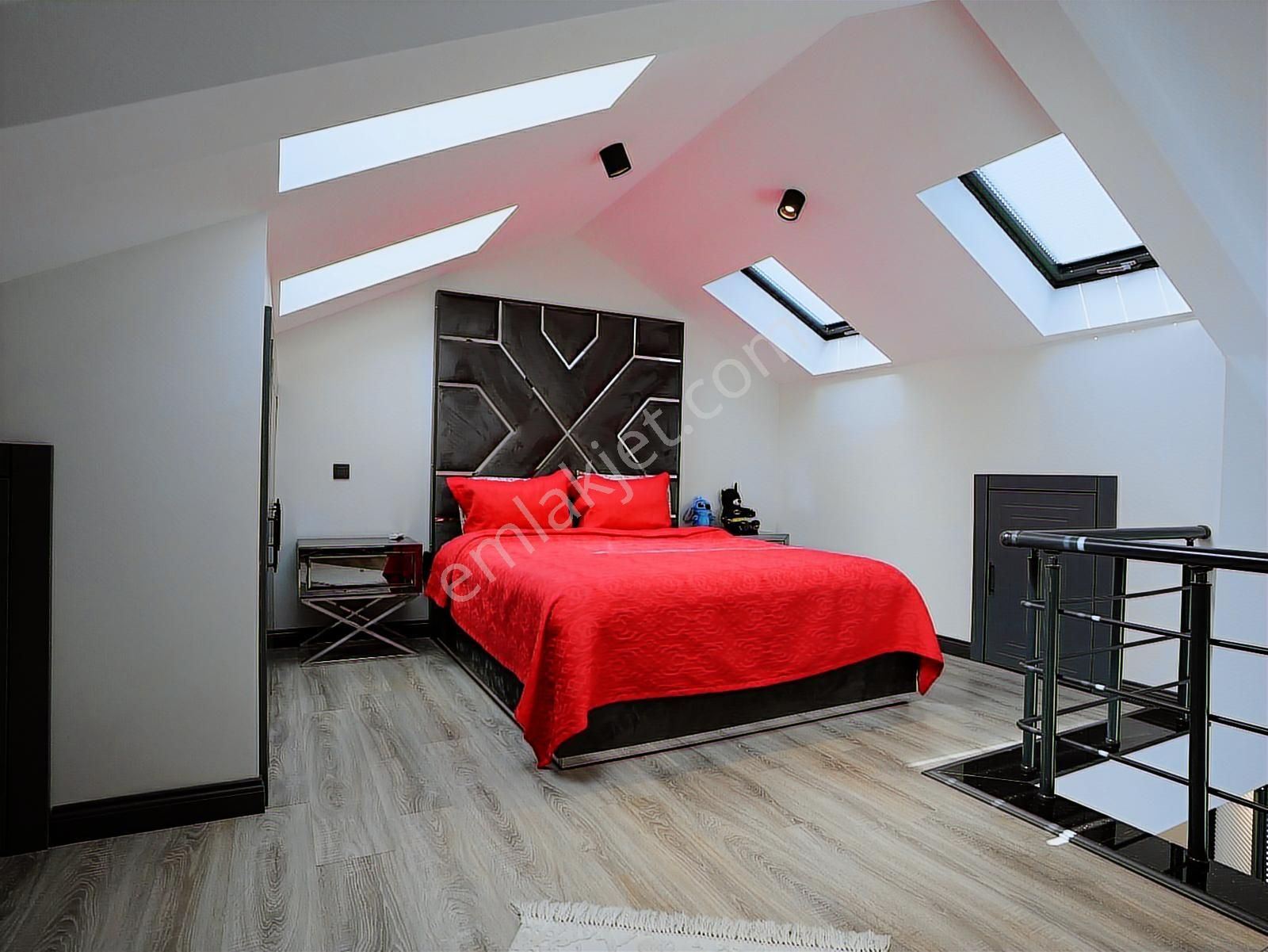 Büyükçekmece Güzelcede Lüks Denize Yakın Havuzlu Satılık Villa - Görsel 22