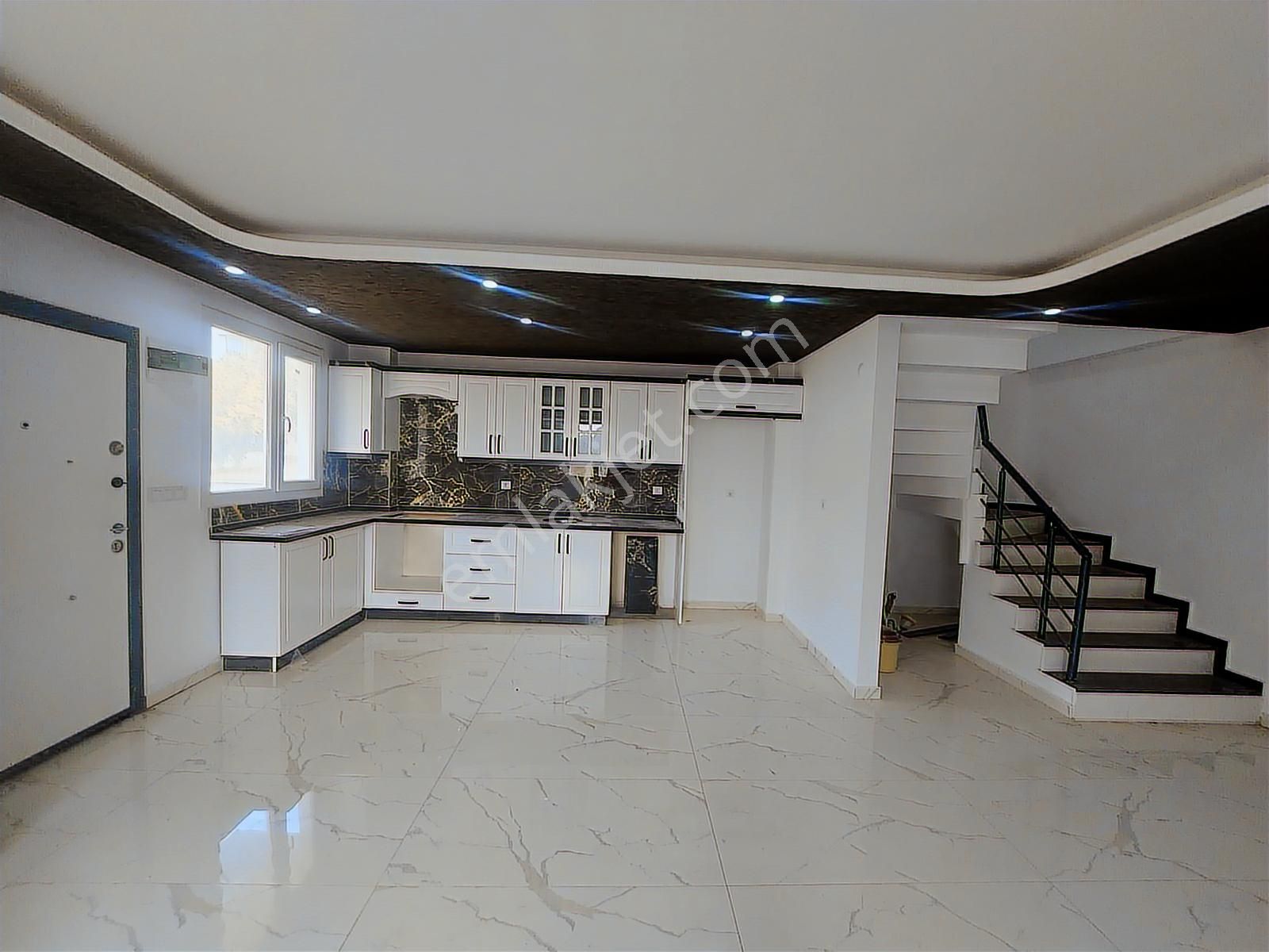 Deniz Tarafında Müstakil Tribleks Geniş Bahçeli Yazlık Villa - Görsel 12