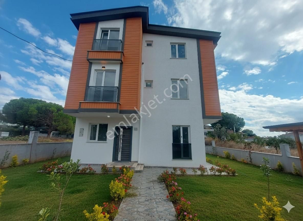 Deniz Tarafında Müstakil Tribleks Geniş Bahçeli Yazlık Villa - Görsel 3