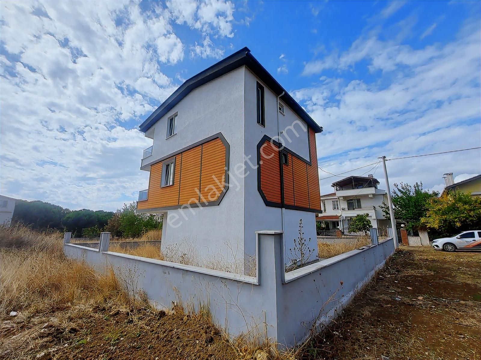 Deniz Tarafında Müstakil Tribleks Geniş Bahçeli Yazlık Villa - Görsel 11