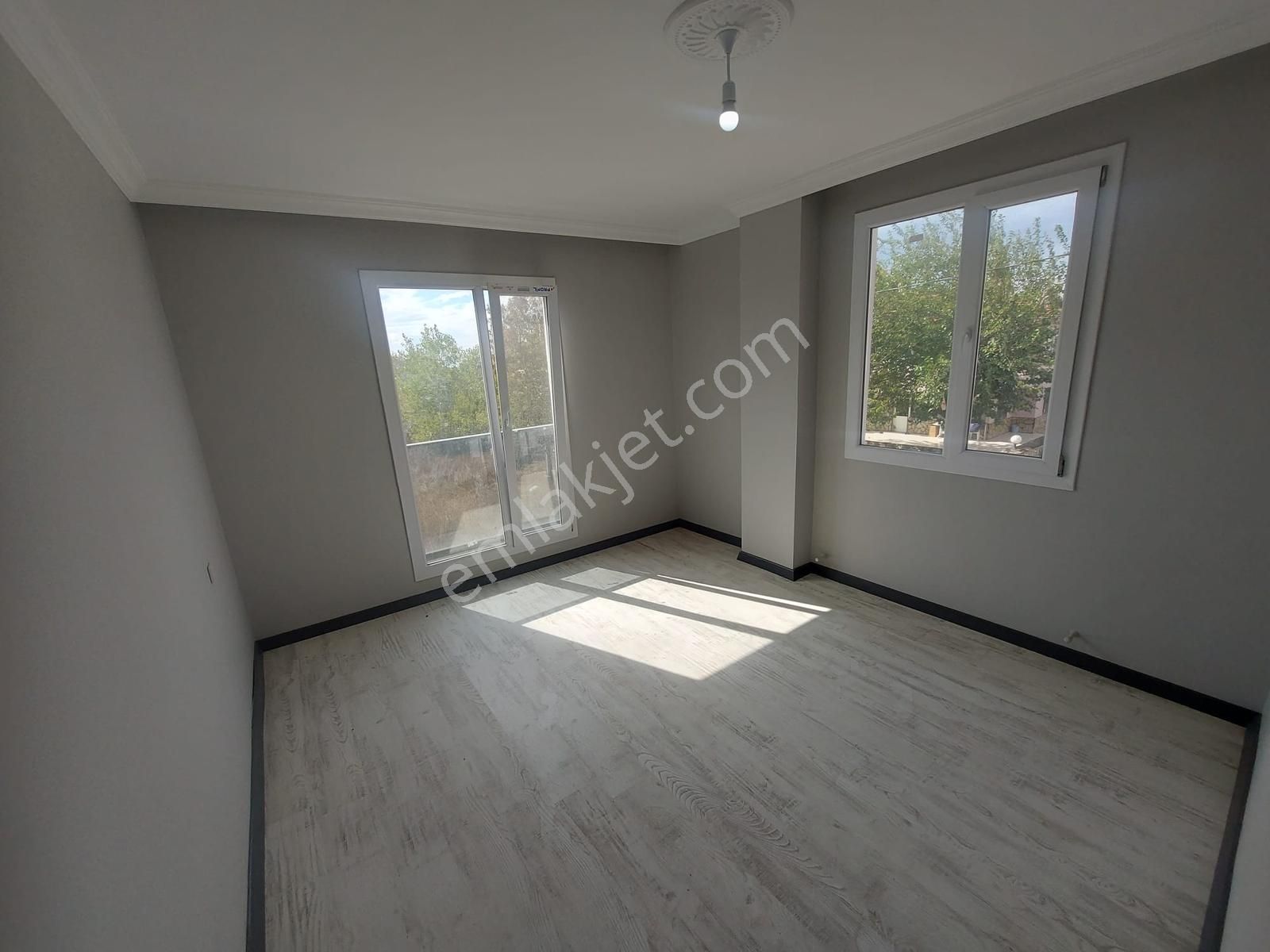 Deniz Tarafında Müstakil Tribleks Geniş Bahçeli Yazlık Villa - Görsel 8