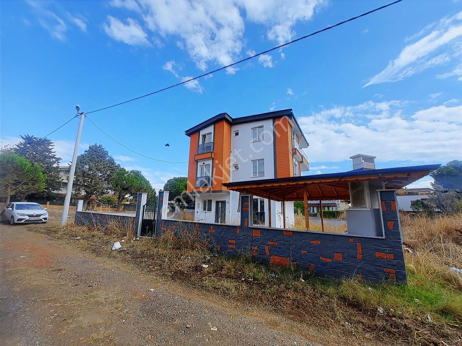 Deniz Tarafında Müstakil Tribleks Geniş Bahçeli Yazlık Villa - Görsel 25