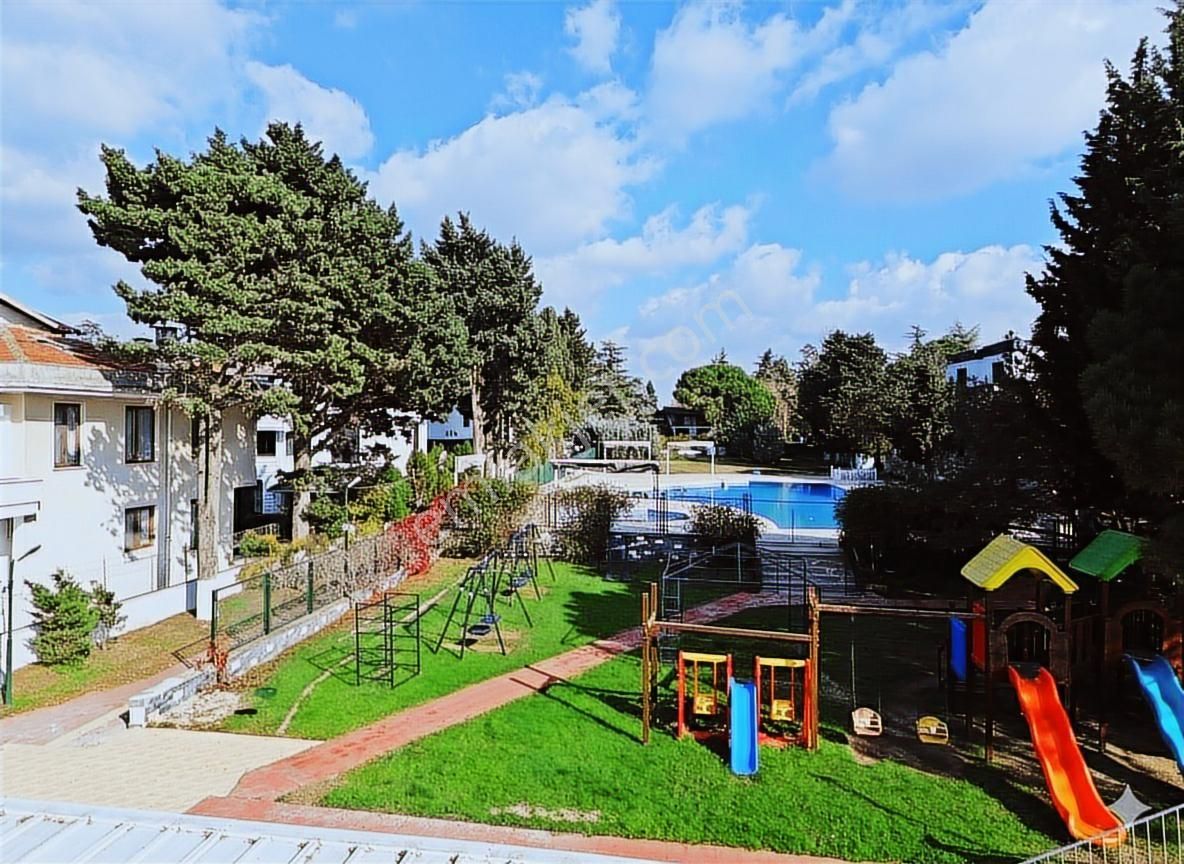 Denize Sıfır Tatil Sitesinde Bahçeli Dubleks 3+1 Yazlık Villa - Görsel 2