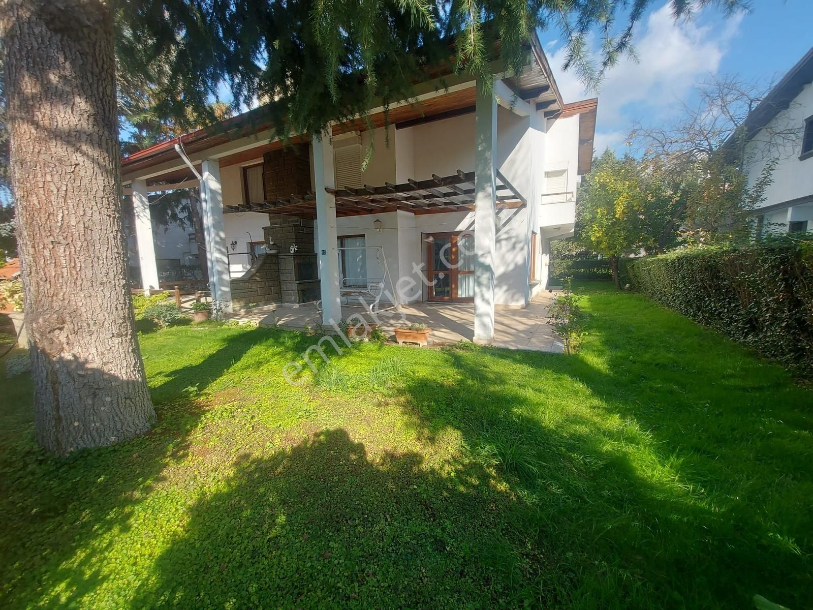 Denize Sıfır Tatil Sitesinde Bahçeli Dubleks 3+1 Yazlık Villa