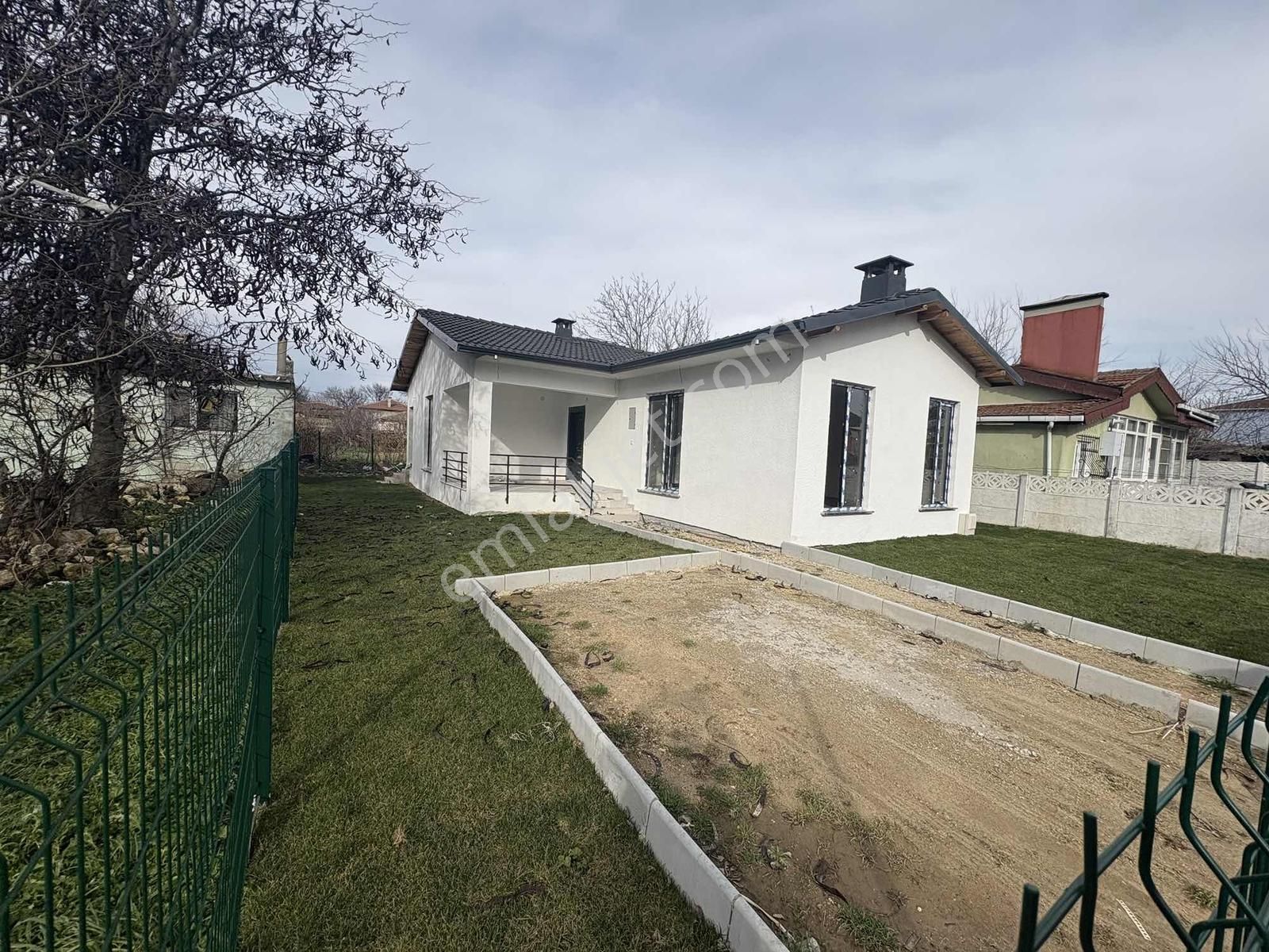 Akdoğanlardan Kırklareli Vizede Satılık 350m2 Arsalı Müstakil Ev