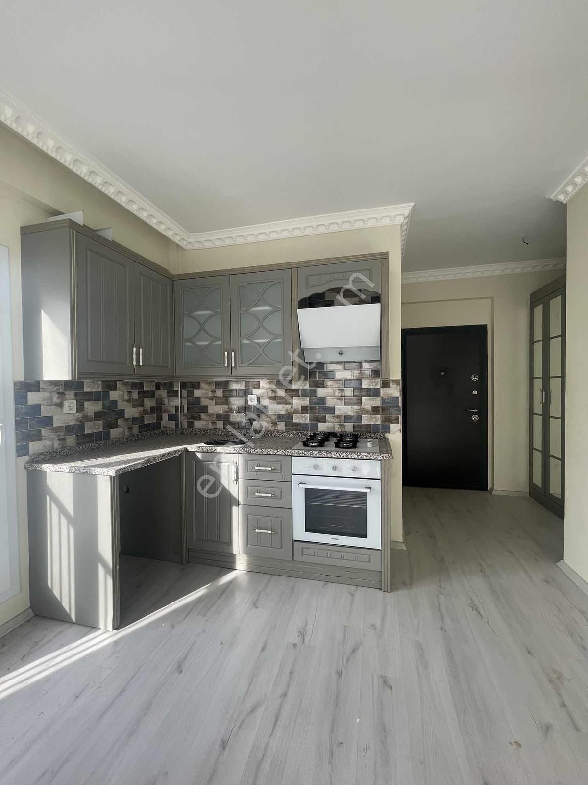 Gültepe`de~caddeye~yakın~1+1~lüx~işçilik~cazip~daire~