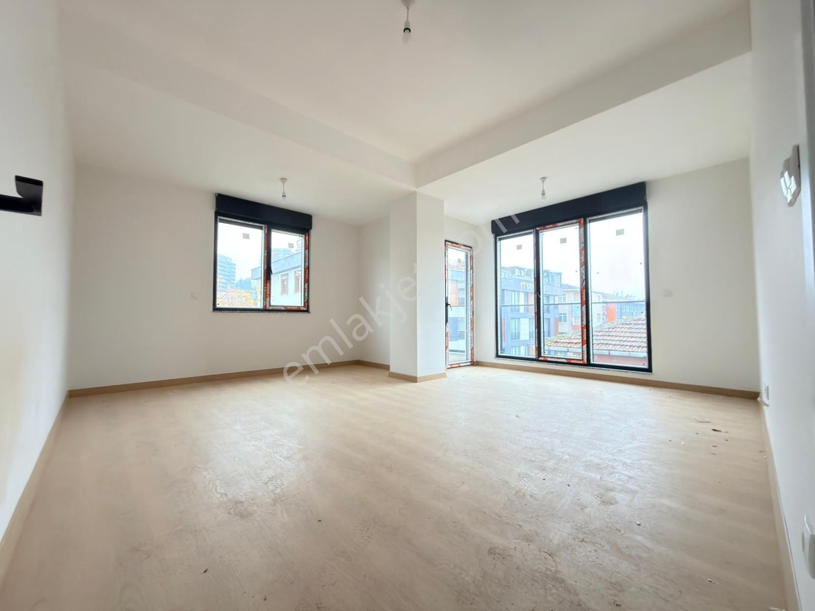 █ Konfor █ Küçükyalı'da, Ön Cephe, 3.kat, Balkonlu, Sıfır 3+1