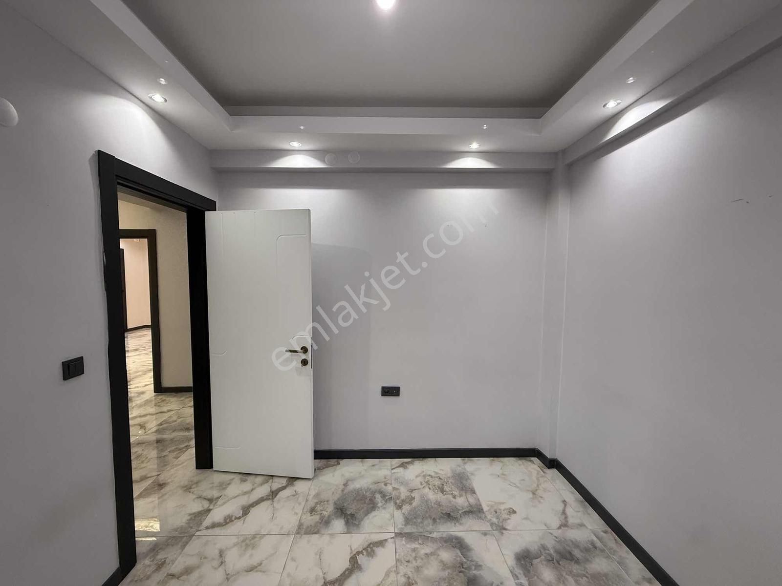 Buca Belenbaşında 100.yıl Site İçinde Özel Yapılmış Villa - Görsel 2