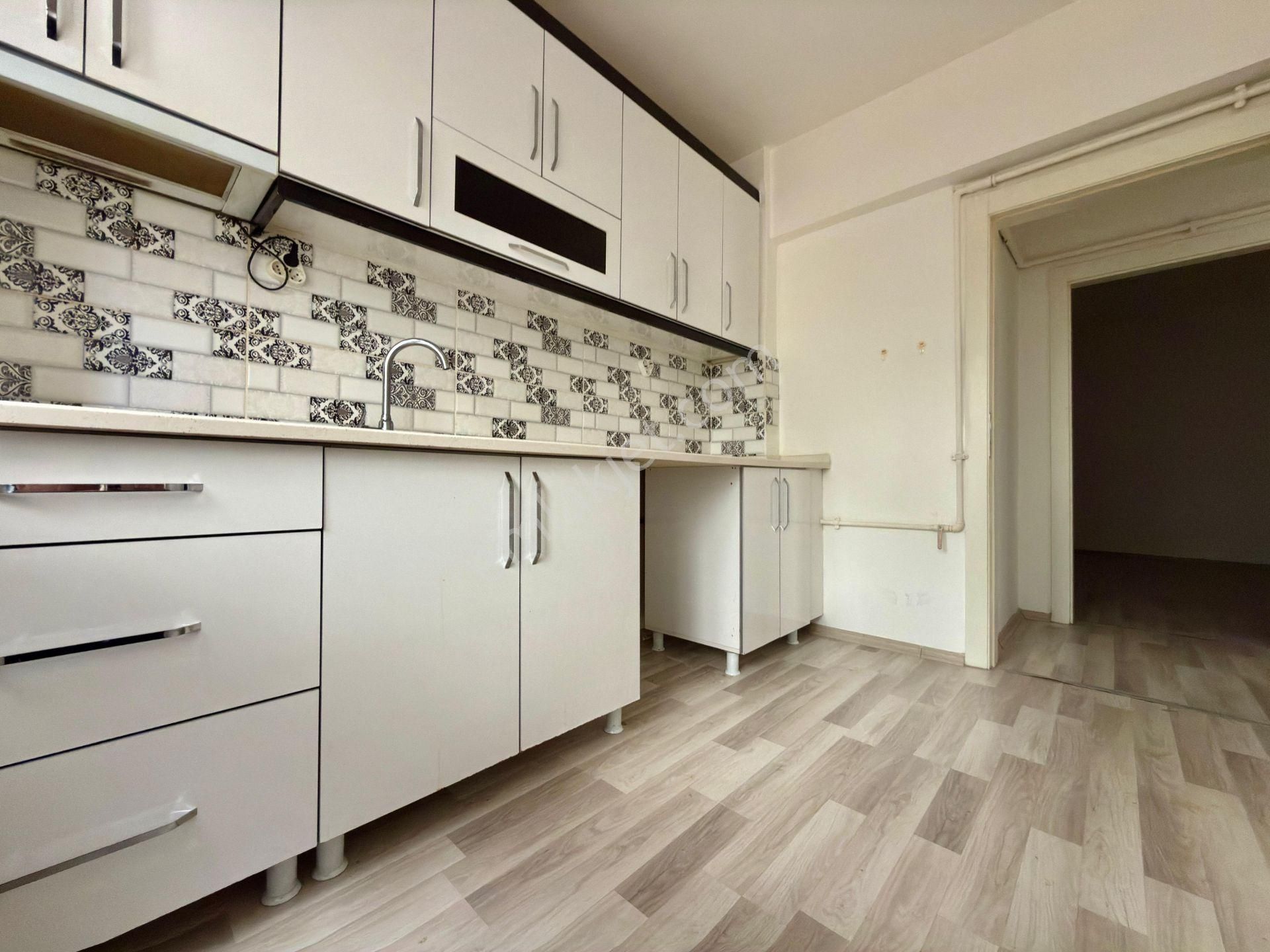 Kalecik Emlak'tan Merkez Mahallesin'de Kot-1 Masrafsız 3+1 Daire