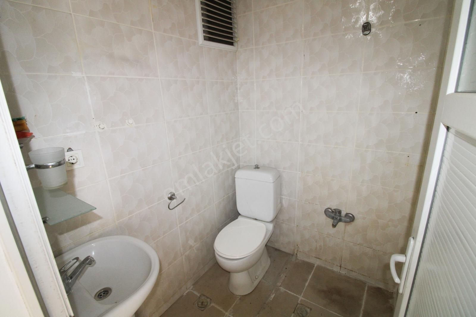 Bahçelievler'de Ayrı Tuvalet Ve Mutfaklı Kiralık Dükan - Görsel 8